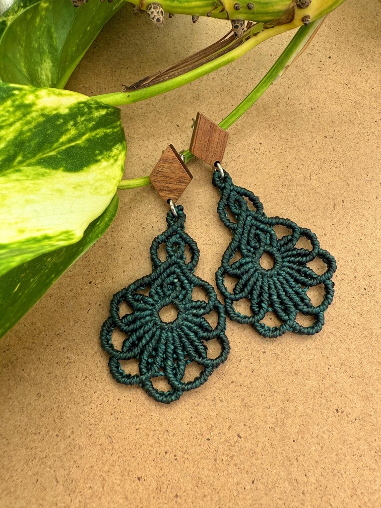 Lace Pattern Makrame Ohrstecker aus Holz Edelstahl Gemoetrie (Smaragdgrün + Raute)